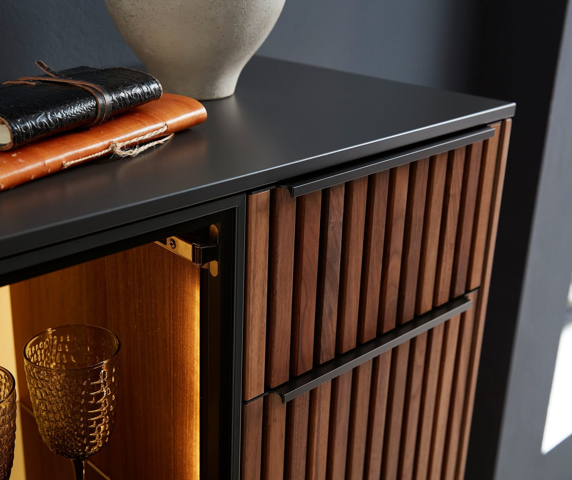 bild von Highboard in Lamellenoptik